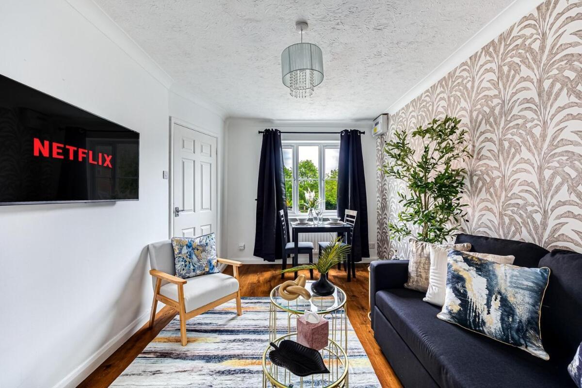 Stylish House - Excellent Location - Driveway Parking, Self-check-in, Tvs In Bedrooms And Fast Wifi By Yoko * Milton Keynes