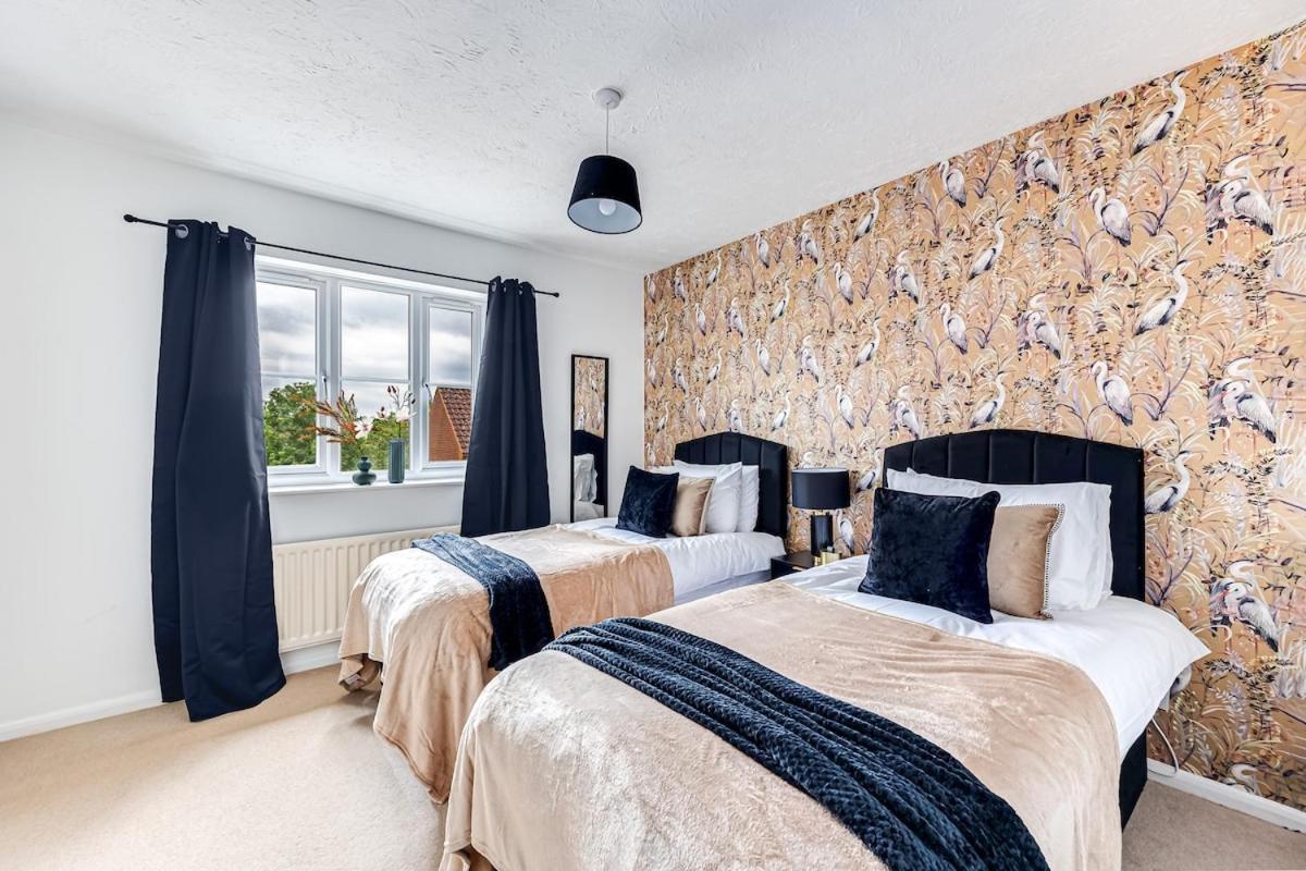 Stylish House - Excellent Location - Driveway Parking, Self-check-in, Tvs In Bedrooms And Fast Wifi By Yoko Holiday home *