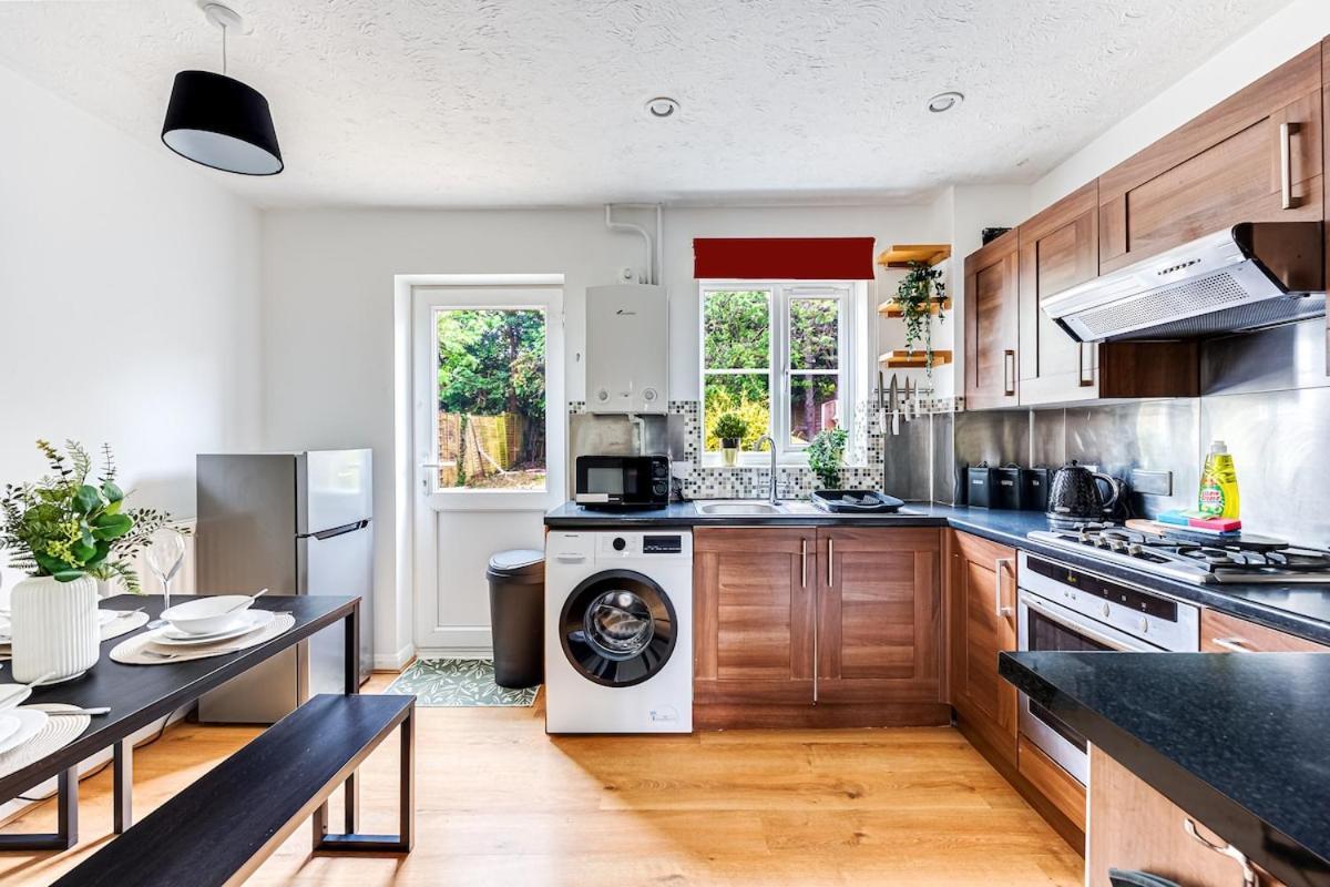 Stylish House - Excellent Location - Driveway Parking, Self-check-in, Tvs In Bedrooms And Fast Wifi By Yoko
